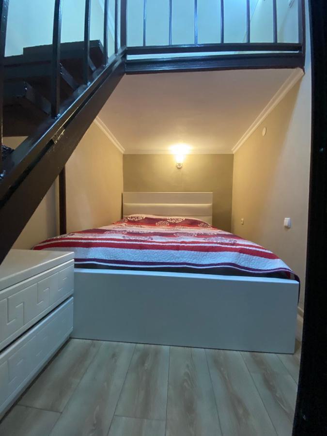 Honey Apartment Тбилиси Екстериор снимка