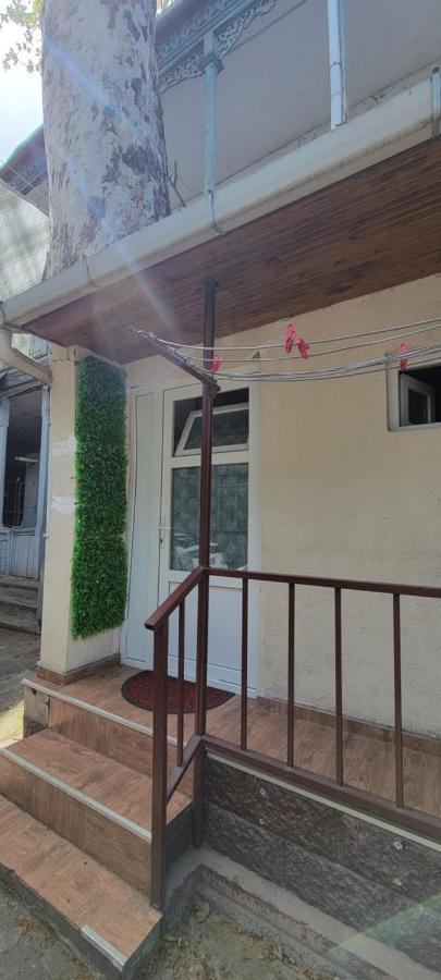 Honey Apartment Тбилиси Екстериор снимка